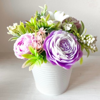 Bucket with 7 soap flowers
