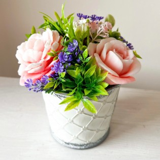 IN STOCK, Bucket with 3 soap flowers, mix 5