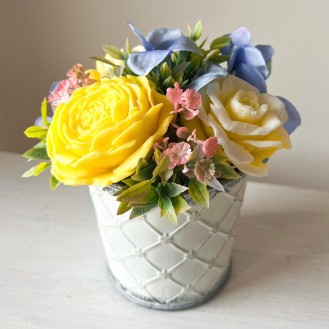 IN STOCK, Bucket with 3 soap flowers, mix 2