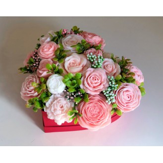 Heart box, 17 soap flowers